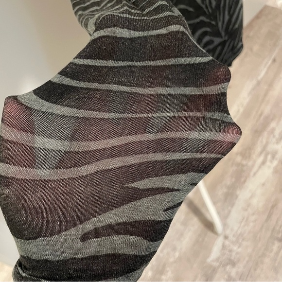 NWT Express sheer mock neck top - Picture 4 of 8